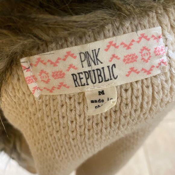 Pink Republic Ivory Cable Knit Faux Fur Collar Toggle Sweater Vest Size Medium - Picture 8 of 9